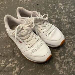 White reebok classic Harmon sneaks